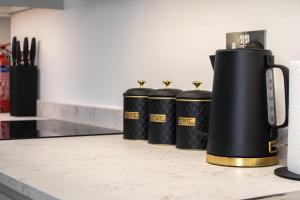 Modern 4-Bed Apartment in Leeds Business District