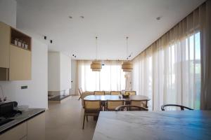 Villa design avec piscine, proche centre