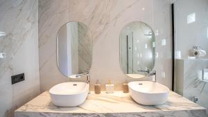 Villa design avec piscine, proche centre