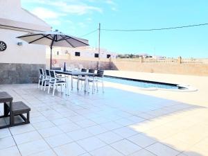 ENJOY House with Large Pool & Jacuzzi