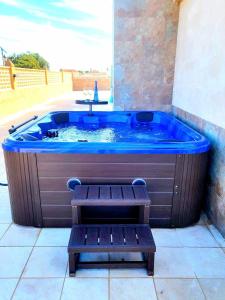 ENJOY House with Large Pool & Jacuzzi