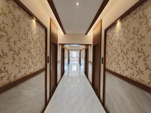 Hotel Saffron Grand Thane