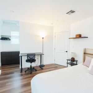 Bright Corner Home Retreat Near SoFi