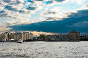 a&o London Docklands Riverside