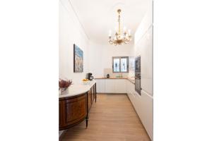 Bright Urban Retreat in Athens