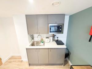 Studio Flat Close to Queen Square - Flat 1B