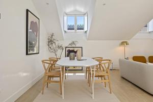 Moonlight by FeelFreeRentals