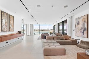 Premium 4 BR Villa in Palm Jumeirah with Private Pool