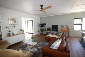 Newly Rennovated 4-Bed Family Home Near Cliff Path