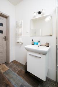 Obywatelska Comfort Apartment by BookingHost