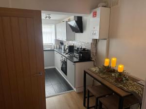 Knotty Ash - 3 Beds - Sleeps 6 - On-Site Parking