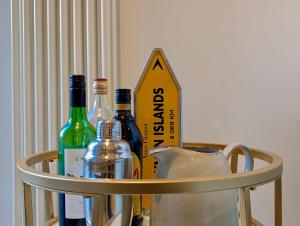 Stunning London Apartment with Balcony & Modern Amenities