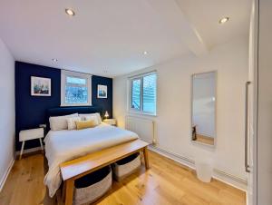 Stunning London Apartment with Balcony & Modern Amenities