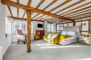 Spectacular Waterfront Home - Pass the Keys