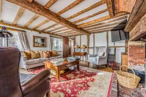 Spectacular Waterfront Home - Pass the Keys