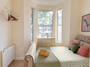 Promo Rate - 1BDR Finsbury Park Apt with Garden near Higbury, Emirates Stadium & Clissold Park by NourNest Apartments