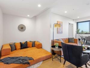 Modern 2BR - City Views & Pool & Free Parking