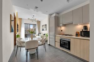 Waves - Modern & Cozy 1BR Apt Close to Down Town Dubai