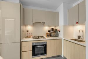 Waves - Modern & Cozy 1BR Apt Close to Down Town Dubai