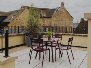 Luxury Apartment with Roof Terrace, Stow-on-the-Wold
