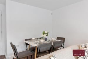 Three Bed House Maidenhead - Parking