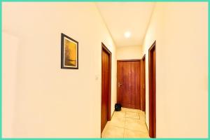 Hotel Stay Madahava Palace Near Shree kashi Vishwanath Temple - Free Wi-Fi- And Room Service Facilities - Fully Air Conditioning Rooms - Premium Hotel In Varanasi