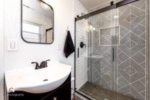 The Main Street Bungalow - Downtown Bentonville