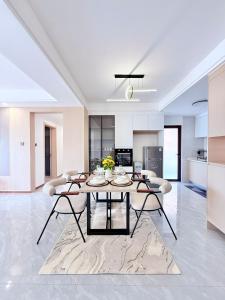 Elegant 3 BR Apartment,Balcony,gym,15th Flr