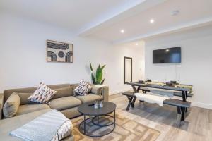 Stone Street - Stylish Central Flat With Balcony