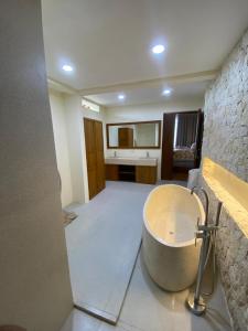 NEW 2BR Minica Villa in the heart of Kayu Aya, Oberoi, Seminyak walking distance to Beach, Shops, Restaurants