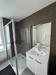 Cozy apartment with balcony and secure parking