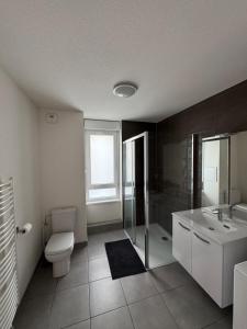 Cozy apartment with balcony and secure parking