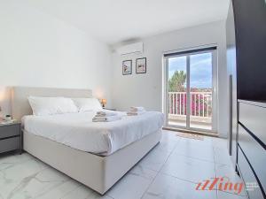 A stunning apartment with spectacular sea views