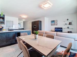 A stunning apartment with spectacular sea views