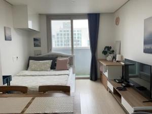 High City view Room with Netflix