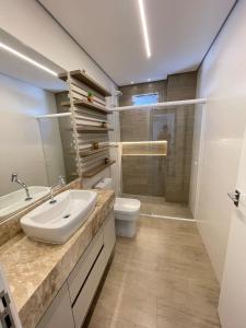 Casa nova a 900m da praia! 2 quartos 2 garagens