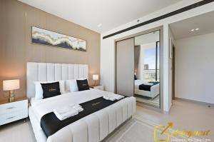 Bright 1BR Apartment in Binghatti Phoenix High-Floor Views