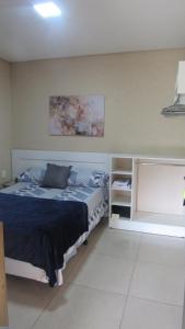 Quarto com varanda e cozinha e entrada independente