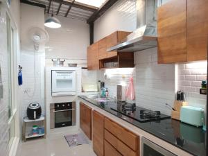 CITY HOME 5Min to Old Town, Airport Plaza.