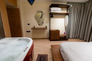 1bd studio jacuzzi, self-check in 5 min Cairo airport hotel romantic