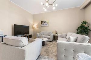 StayShort - Hidden Jewel 1 minute walk from Al Furjan Metro Sleeps 5