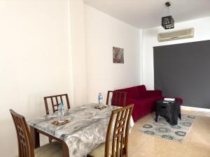 2BR Townhouse, Bath, backyard-822