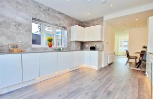 Brand New 3 Bedroom House with Parking and Garden near Elstree Studios