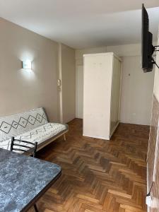 Cómodo departamento a media cuadra de PLAZA COLON