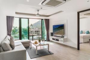 2BR Penthouse with Private Pool Rooftop Absolute Twin Sands 5404