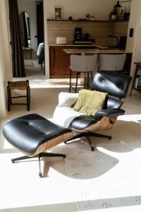 Modern Bungalow in Lush Garden - Aroeira