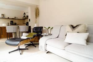 Modern Bungalow in Lush Garden - Aroeira