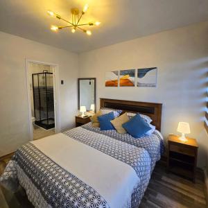 Departamento primera línea frente al casino.