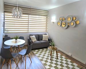 Departamento primera línea frente al casino.