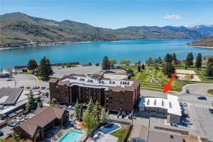 Downtown Retreat Walkable, LAKE & Mountain VIEWS